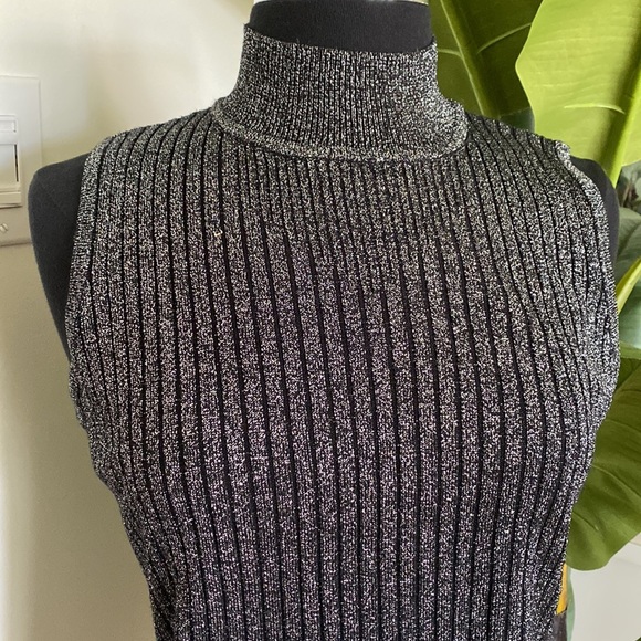 Nina Patrick Silver sleeveless turtleneck top - Picture 2 of 6